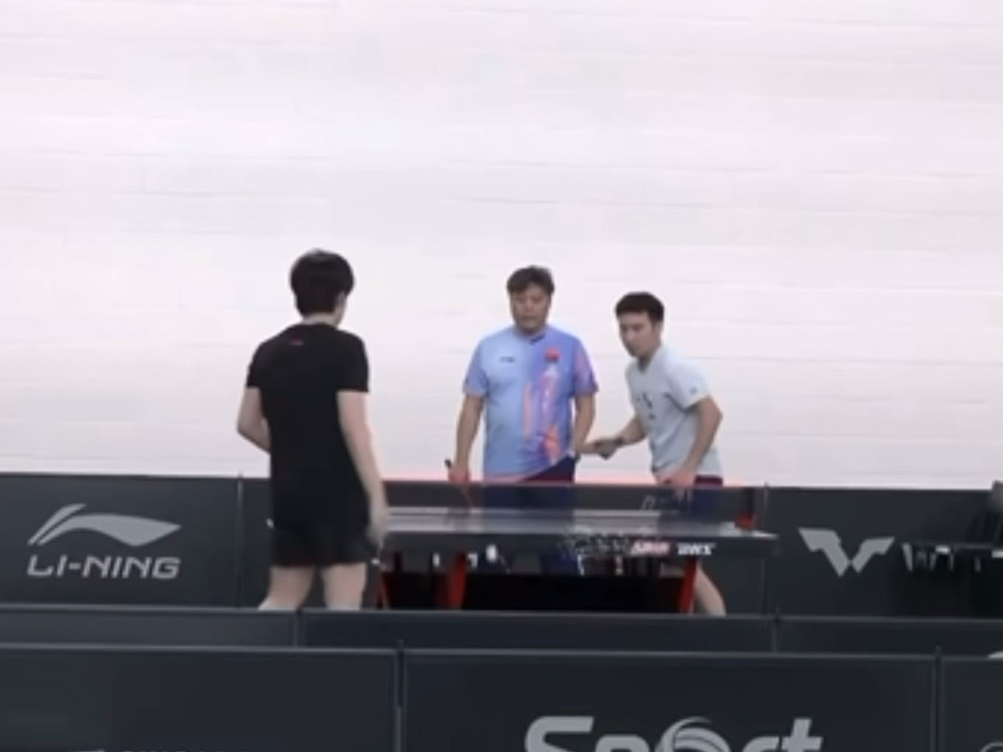 某男势必要学会老婆的招式belike： 