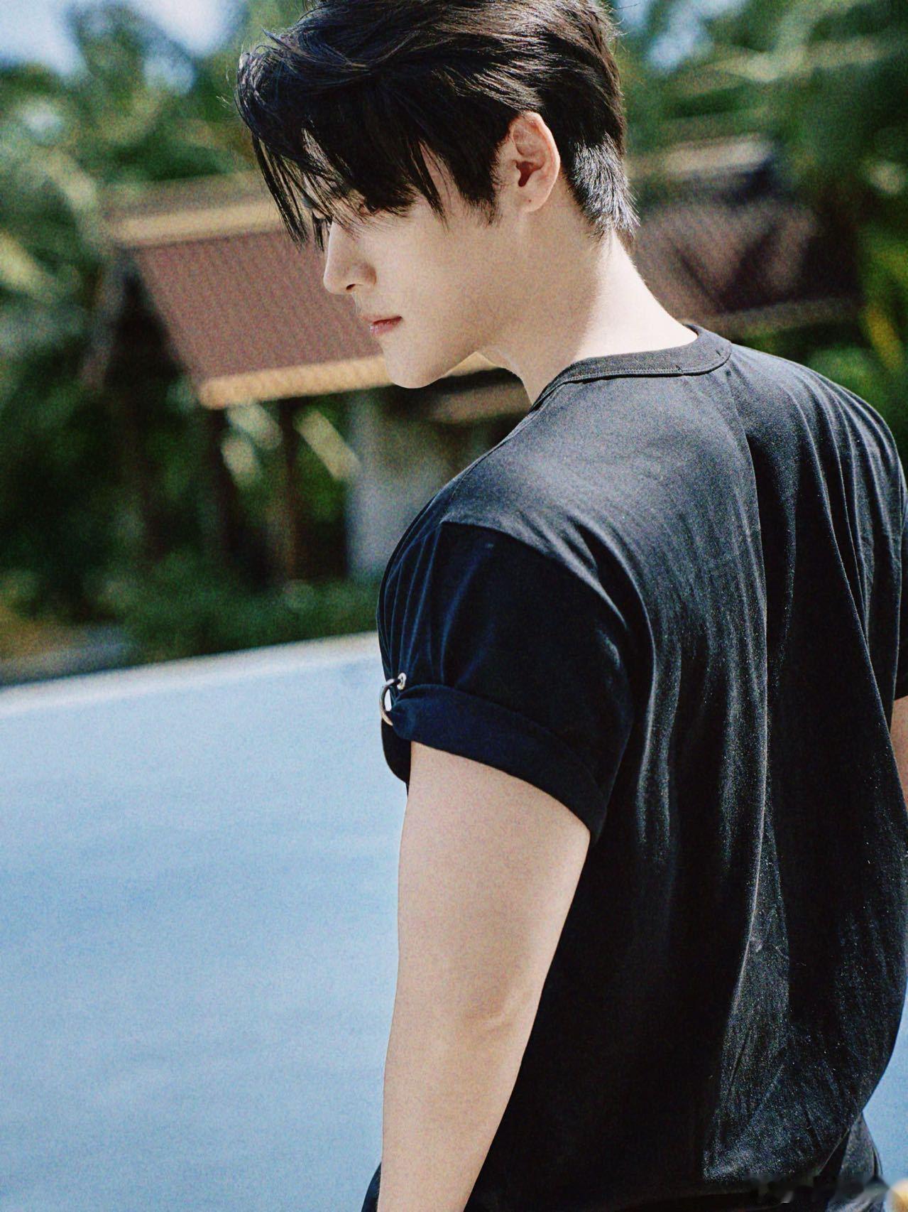 山河枕开播 之前以为薛寒梅是小白兔，怎么看了预告是扮猪吃老虎啊，好爱梁雪峰和陈乔