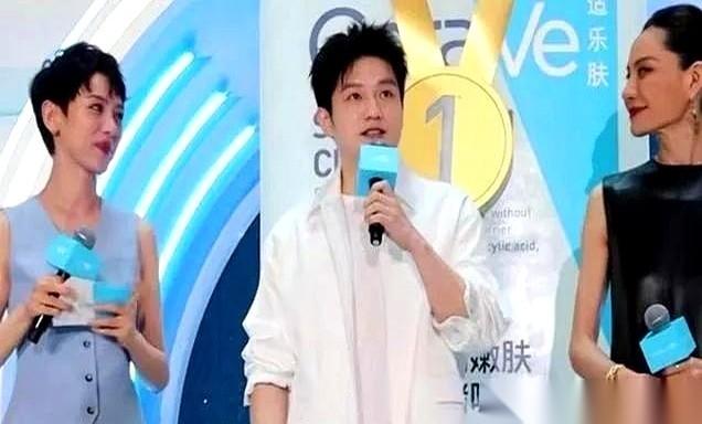 闪光灯噼里啪啦，记者的话筒几乎怼到樊振东的嘴边：“还回国家队吗？”
樊振东没笑，