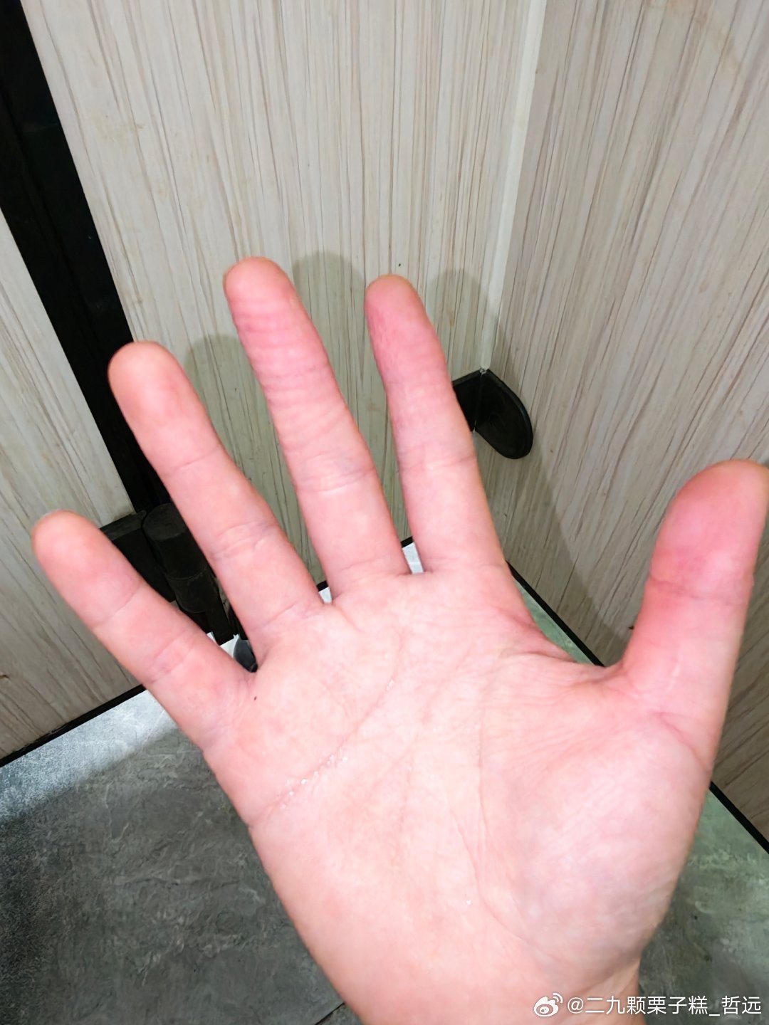 看我的手，🌚 ​​​