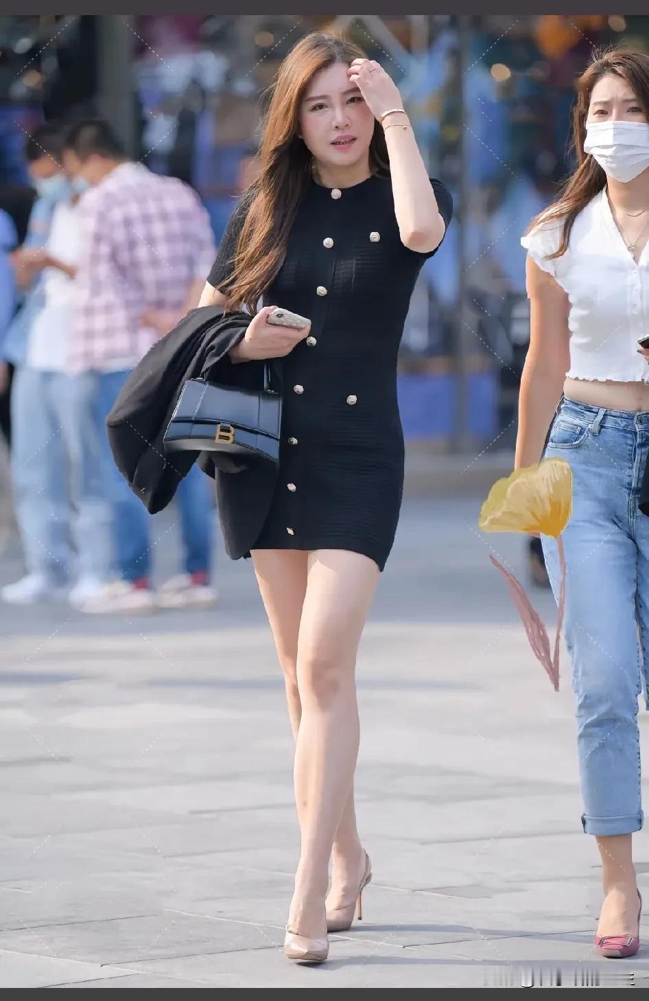 街上到处都是顶级，美不胜收啊[害羞]