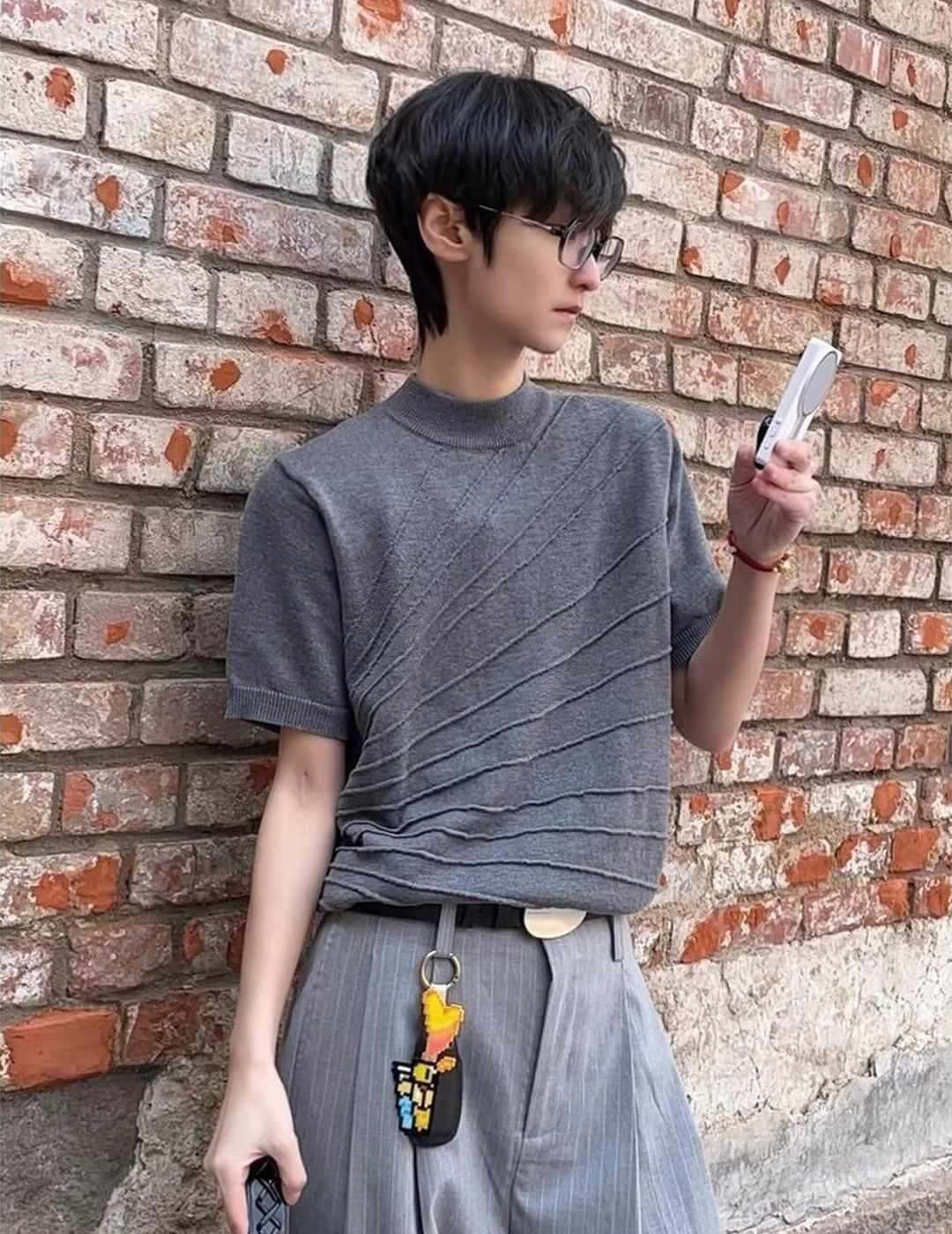 OOTD松弛感 | 慵懒通勤简约针织短袖T恤
总想找一件能提升整体质感的单品。这