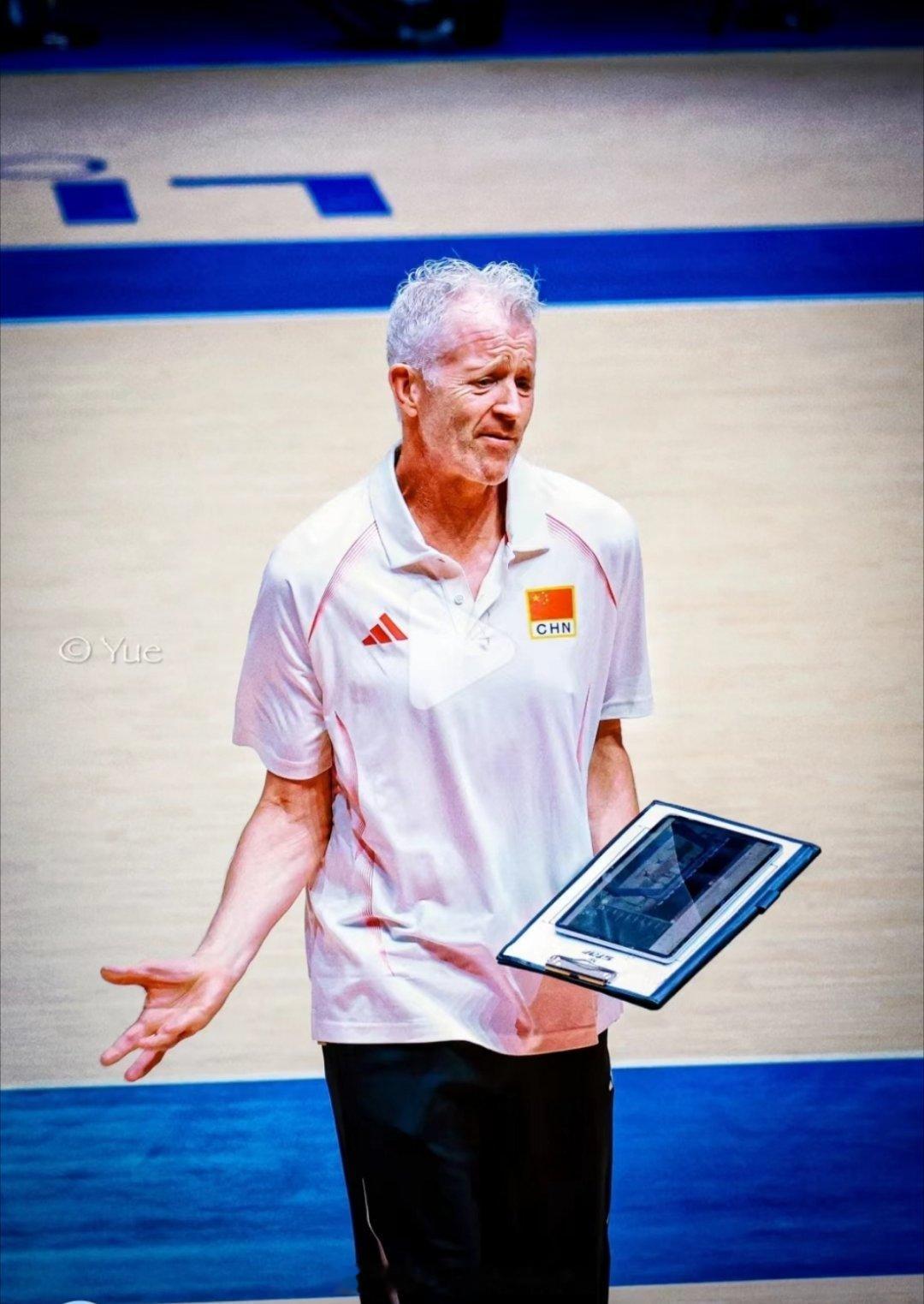 【海宁被罚——国际排联一次性开出多张罚单】📌【中国男排教练】 维塔尔·海宁：因