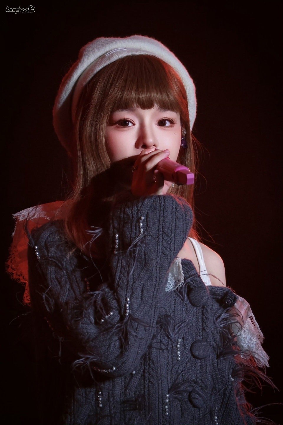 黄霄雲的现场就是品质保证！连唱两首作品依然稳如泰山，嗓音里的情绪与技巧完美融合，