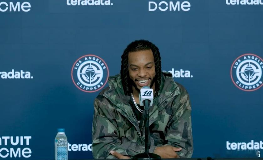 好消息！记者：你的恢复情况怎么样？对伤病彻底恢复有信心吗？加兰：我恢复得很好，已