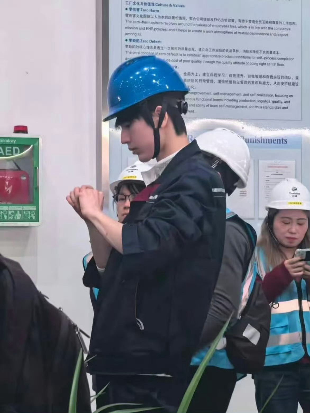 张凌赫真去体验了，这下真是张工了[求饶][求饶] ​​​