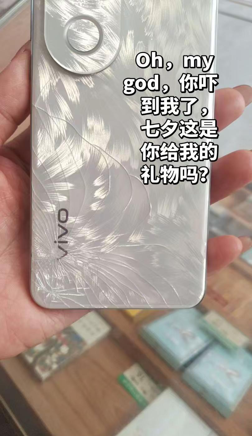 用了这么多的手机，第一次把手机外壳，摔碎了关键我自己都不知道怎么烂了，今天把它外