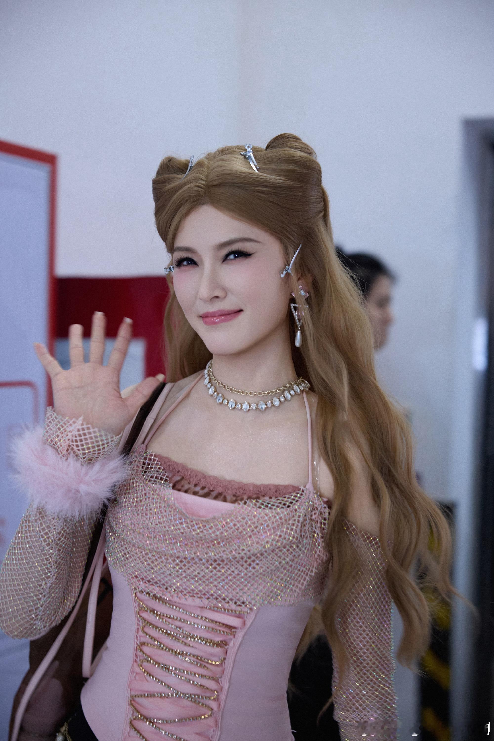徐洁儿三公限定版、徐洁儿三公callback一下回头翻看三公趣味花絮开启暖心 c