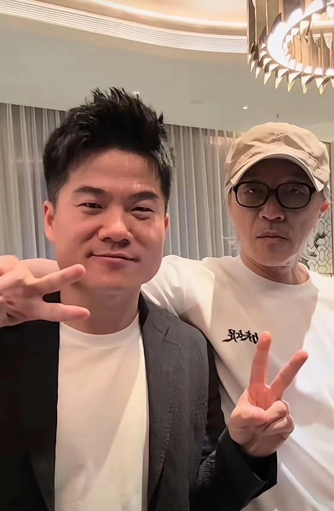 董宇辉不真诚，
也许我们都认为错了，
周星驰质疑董宇辉看大话西游500遍，认为不