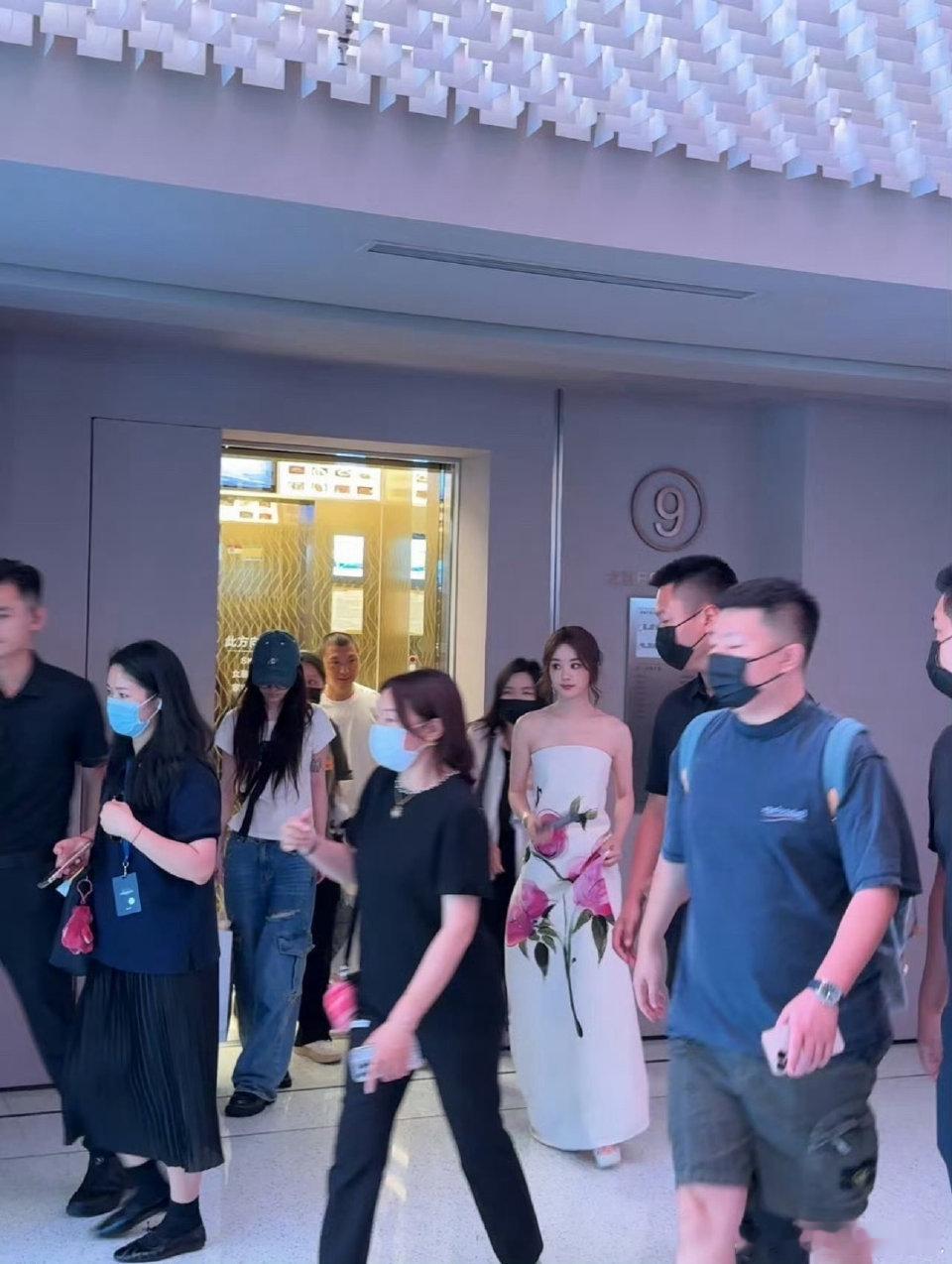 我还以为三毛有多差结果点进来一看，这是批了个床单进来的吗[费解][费解] ​​​