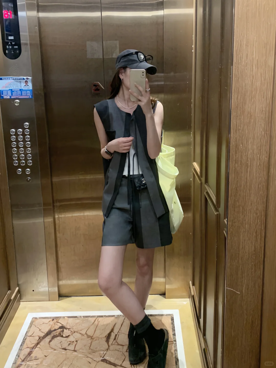 出门三件套：勃肯、大包、棒球帽🧢