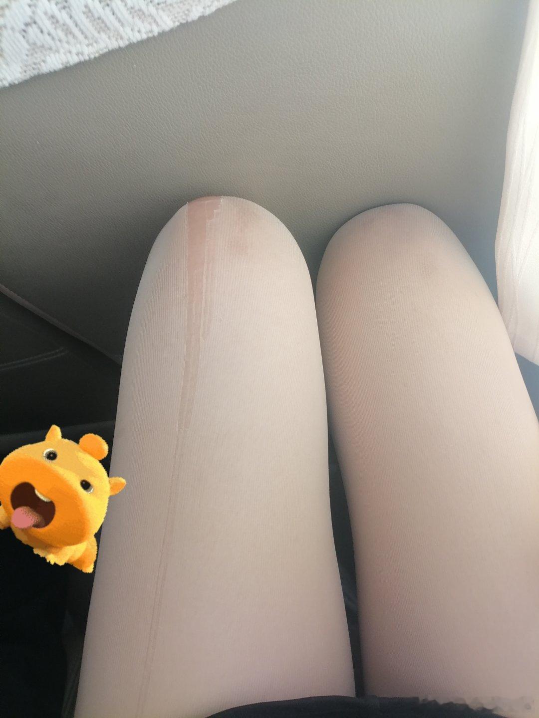 听说丝袜破了，穿着比较性感是嘛 