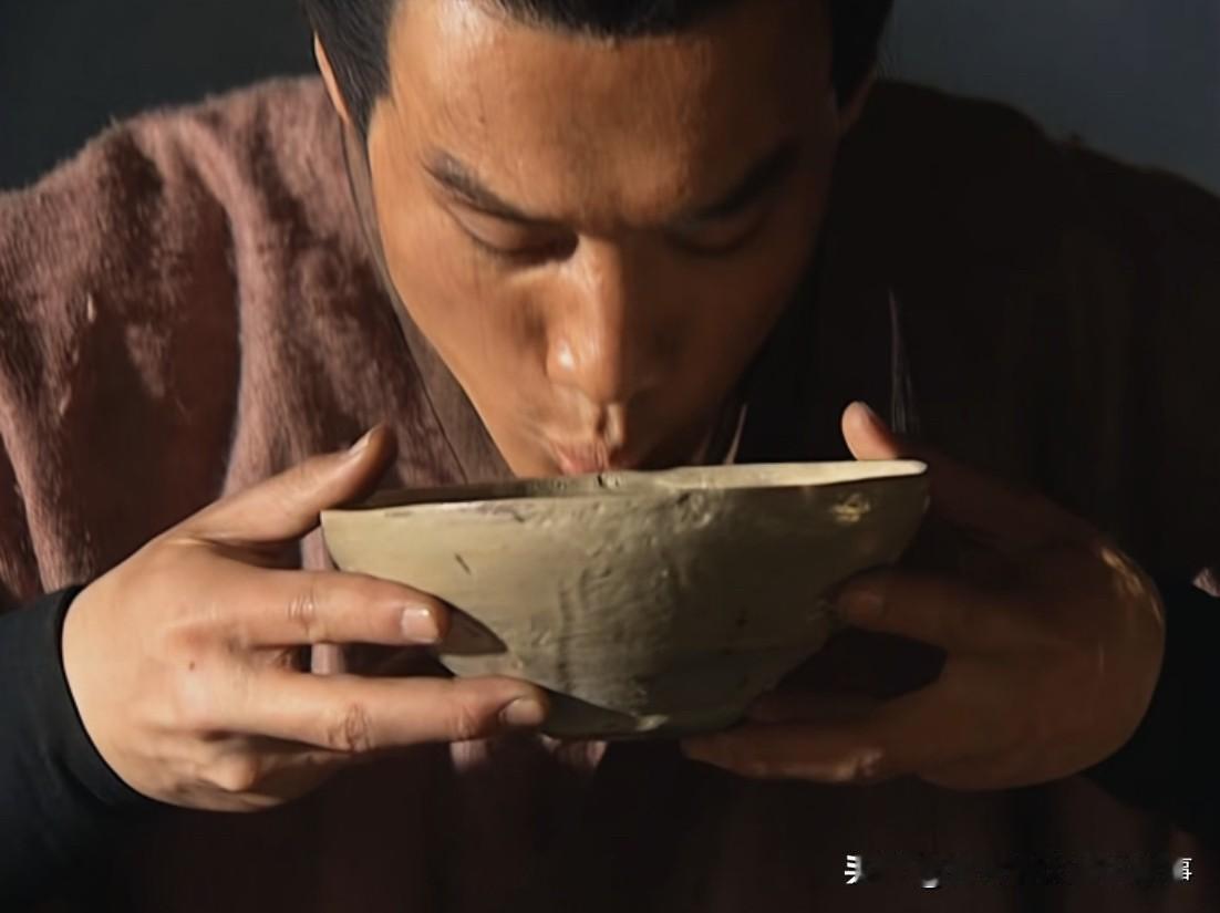 九碗独闯景阳冈，吊打白额伤人虎。都头还家见大郎，再见已是阴和阳。狮子楼血刃西门郎