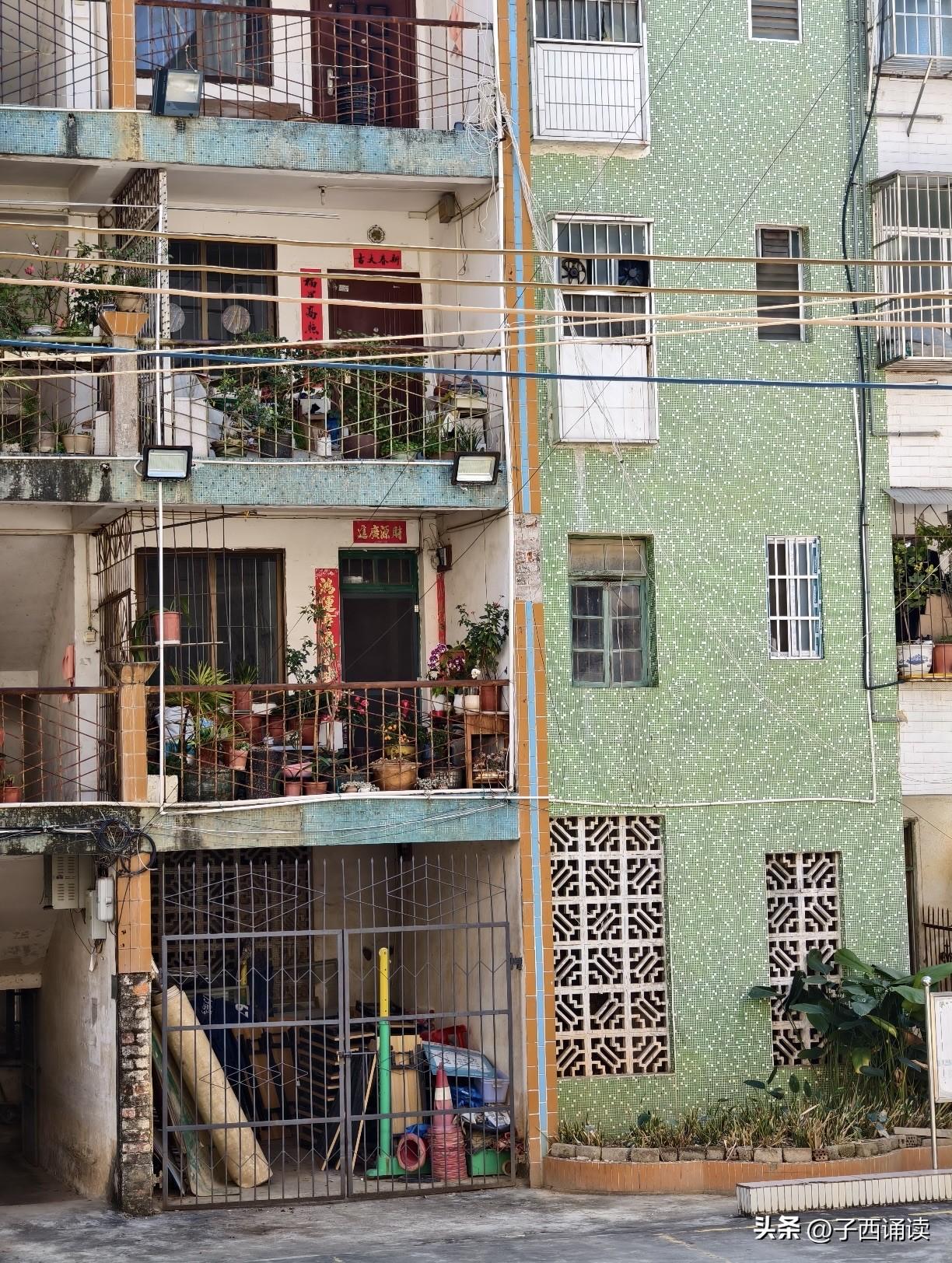 这样的房子，在几十年前可是身份和地位的象征啊，现在被称作“老破小”，很快就要被时