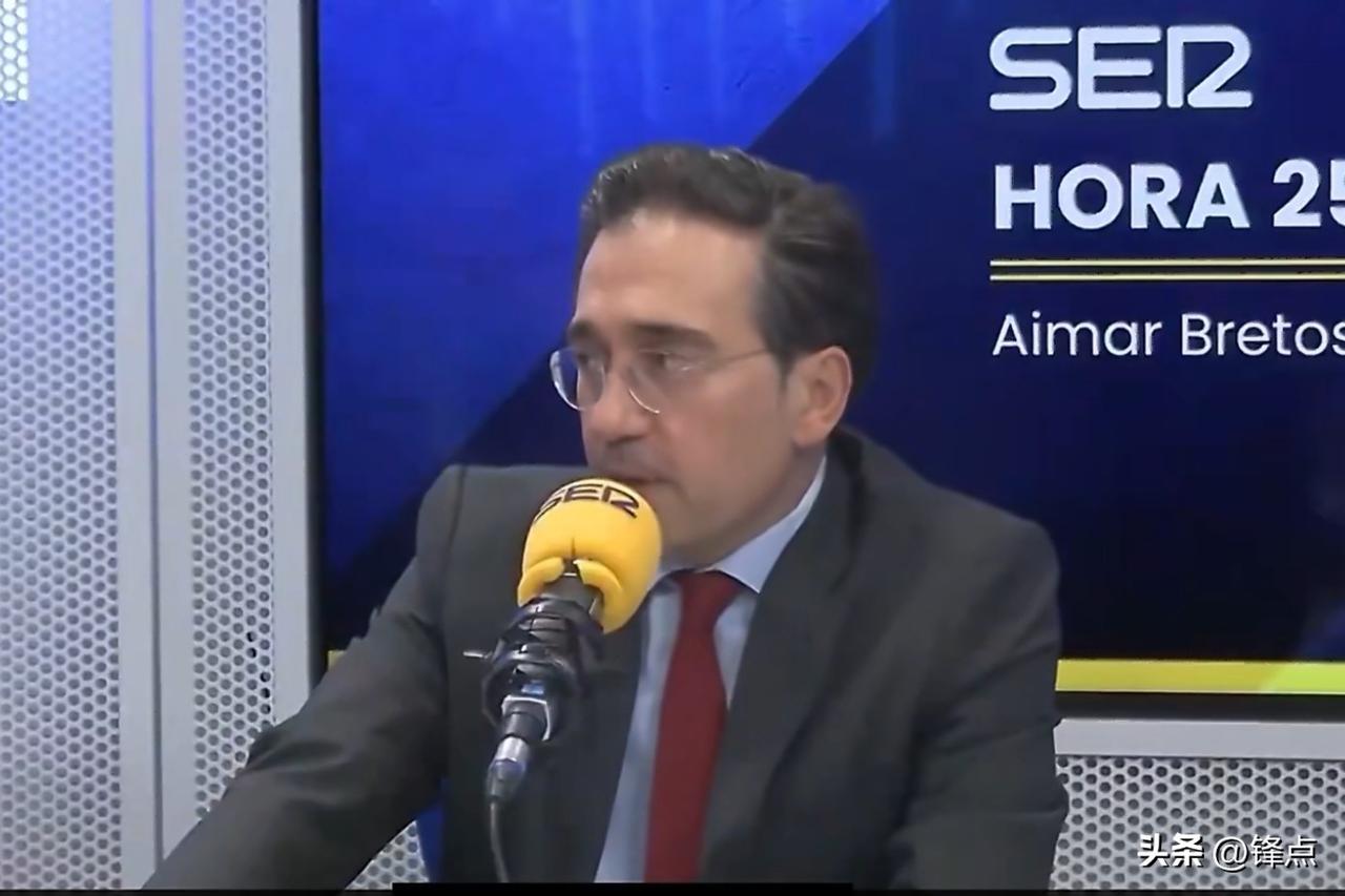 西班牙外交大臣断然否认白宫发言人说的西班牙要和美国合作。

主持人：“白宫发言人