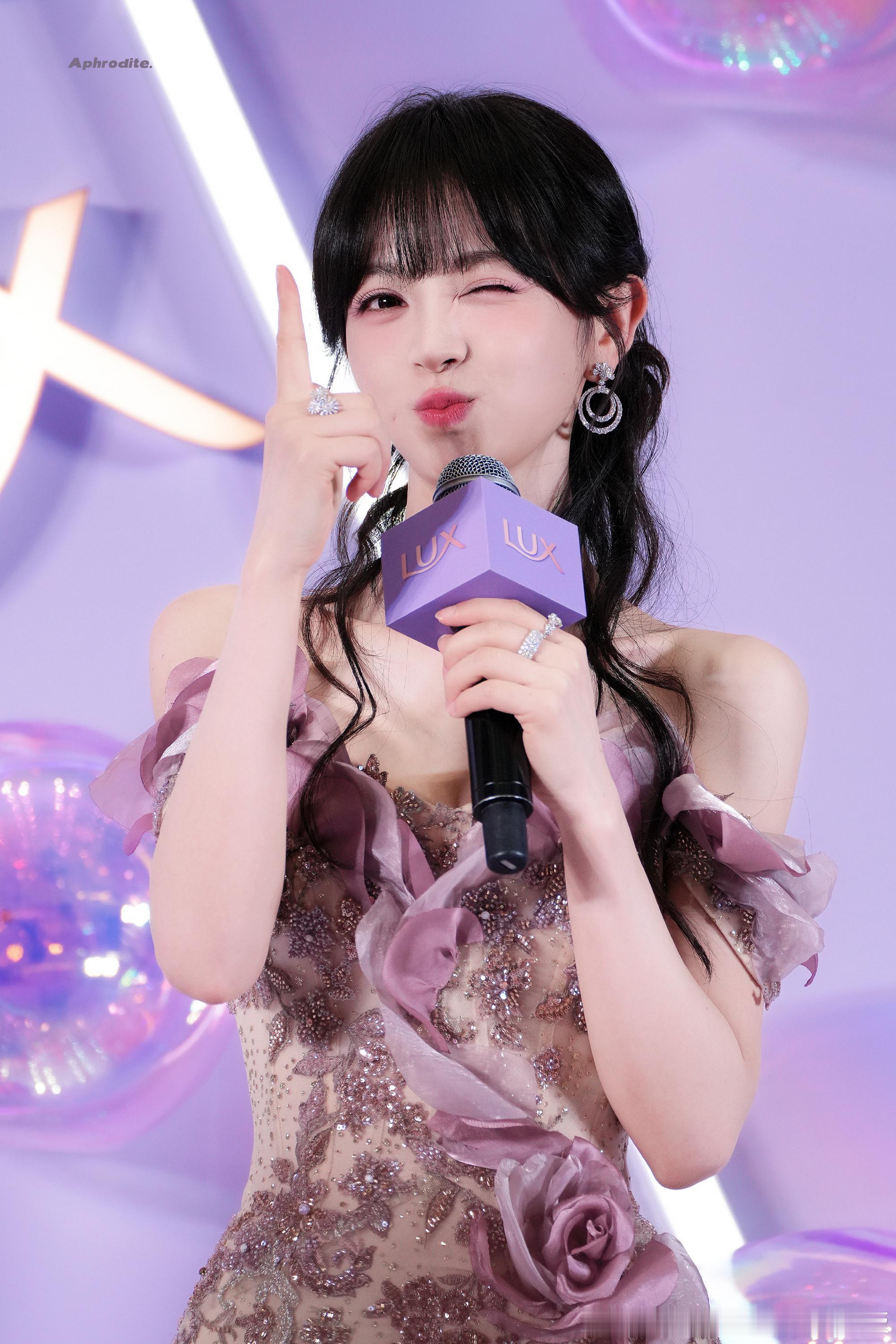 田曦薇     🐱田曦薇 🐱田曦薇魏娆 你真的好没礼貌 上次见面时 你招呼都