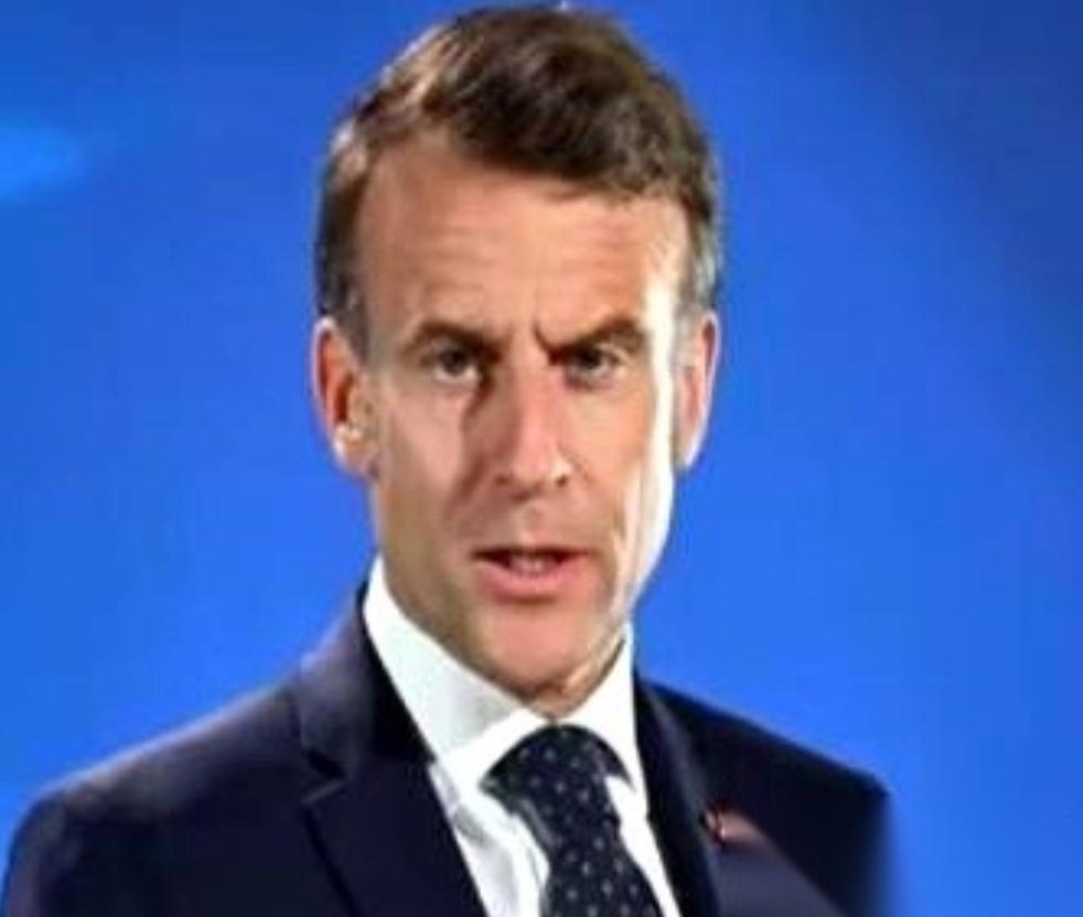 风向突变！俄罗斯炮口不再紧盯乌克兰，反而直指法国。几枚导弹炸向俄本土，俄国人没追