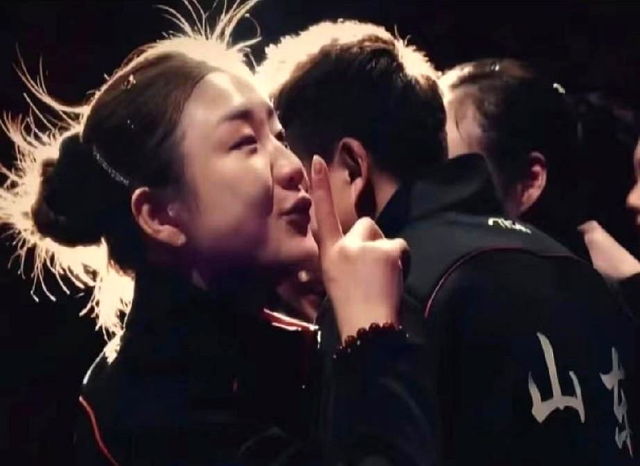 陈梦全运会夺冠不是侥幸。她右肩二度撕裂歇了九个月，靠山东队定制的水中训练和磁疗慢