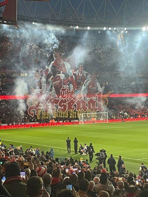 阿森纳德比前展示巨型tifo，歌词彰显主场气势
这次真的帅！阿森纳在本伦敦德比前