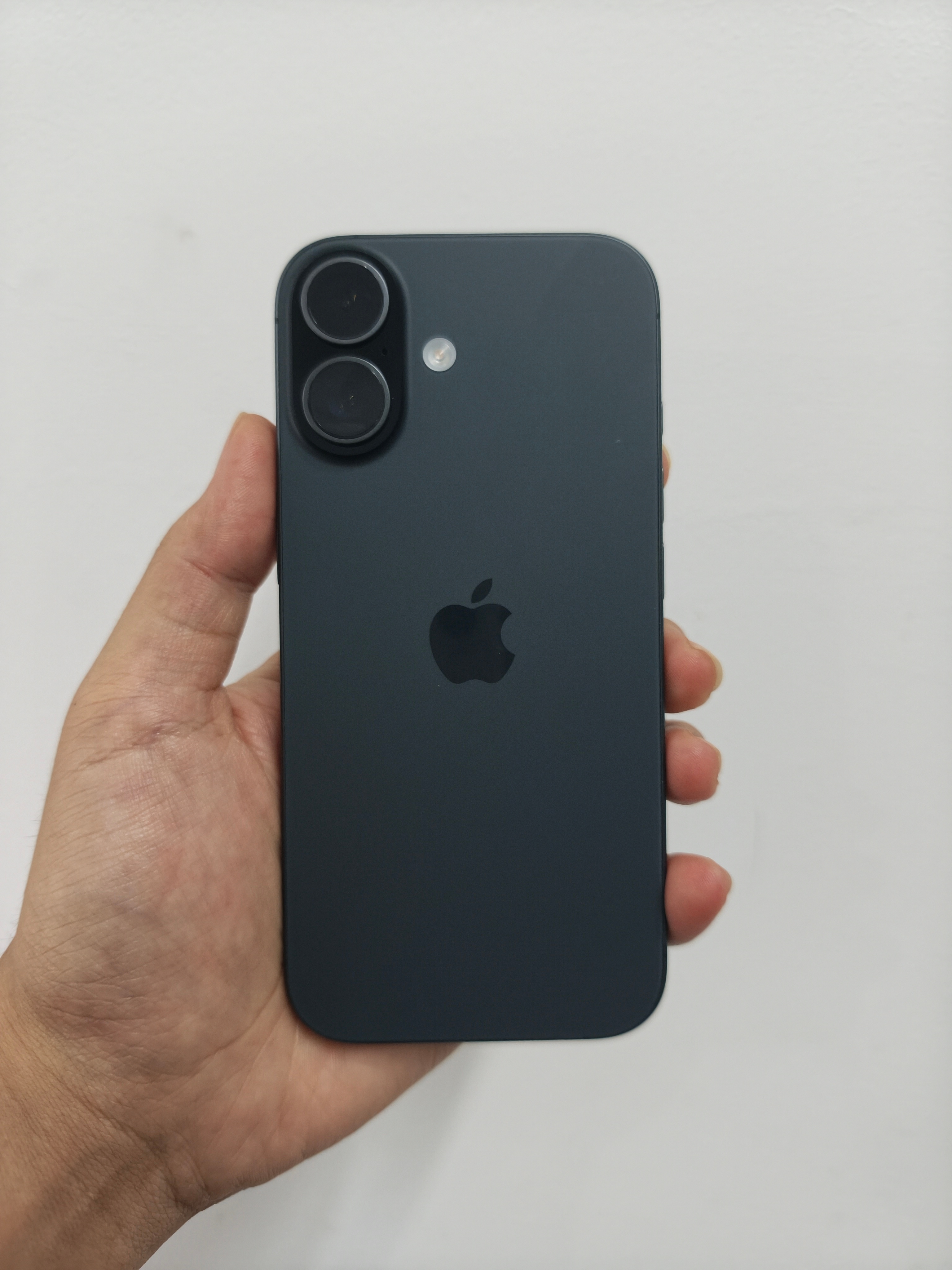 谁找三千多的17 256？新收了台iPhone 17 256G 有锁 靓机 10