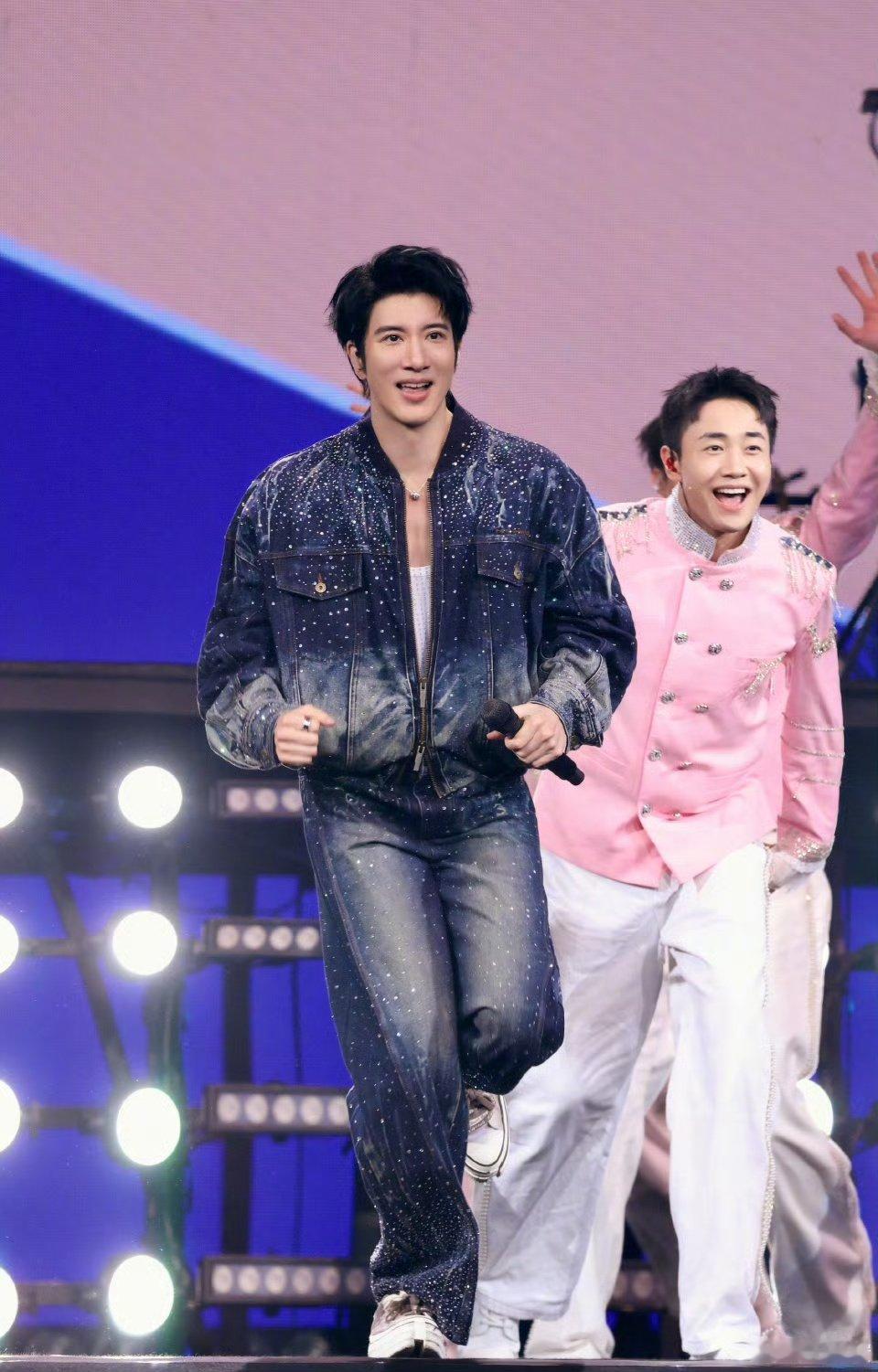 二哥轻舟已过万重山！胜诉开唱的样子真的看哭了，我们不要别的，只要你开心就好 