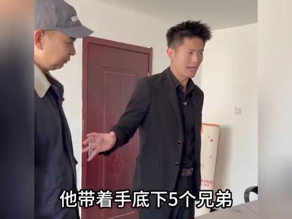 老板拖欠血汗钱，工头遭难，张诚现场讨薪！