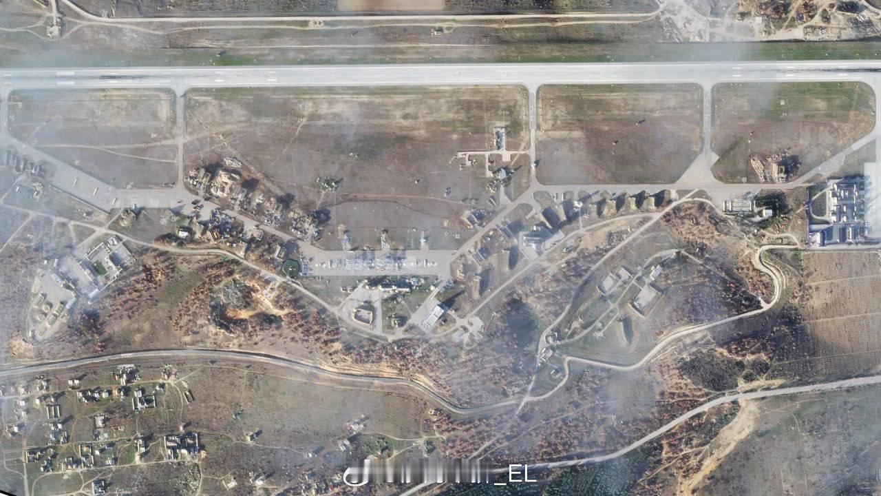 俄国人在克里米亚的贝尔贝克空军基地修筑超过10座加固机堡。 