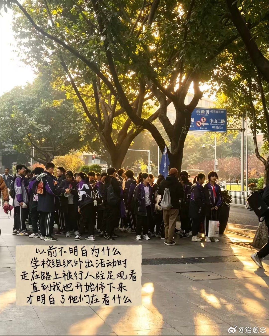 突然意识到青春为什么叫青春青春是转瞬即逝的春日青涩，是不计得失的一腔热忱。没有世