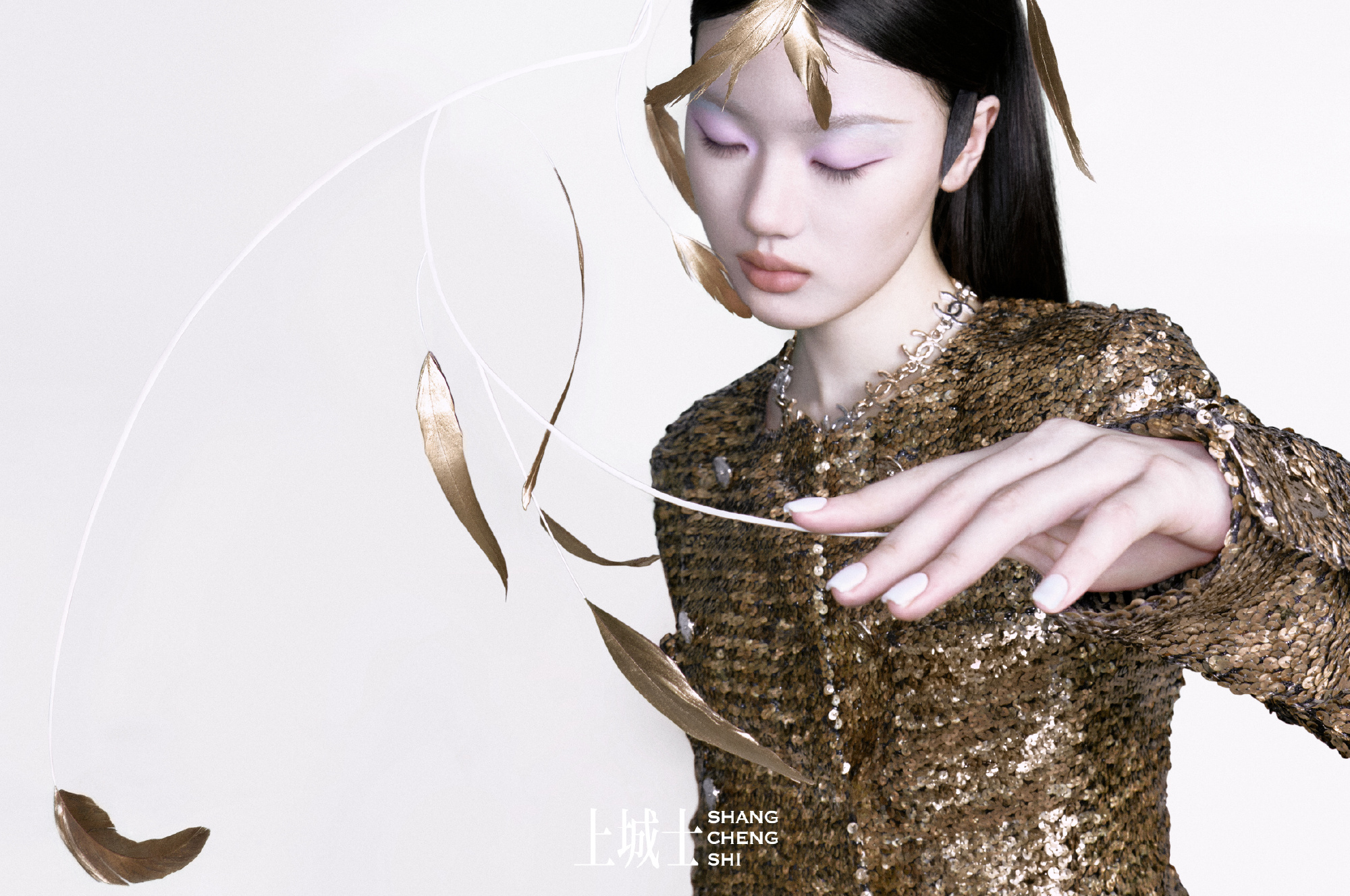 单依纯上城士三月刊第一张美得像瓷器一样…… 