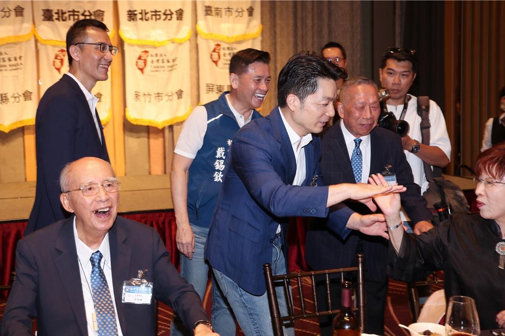 洪秀柱谈“洋流”：相信台北市民的智慧，蒋万安要沉着应对
台湾“九合一选举”投票倒