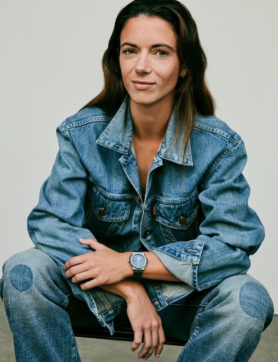 👑艾塔娜·邦马蒂杂志拍摄花絮🦅如雌鹰般强大的女性，身体的线条是意旨的勋章巴萨