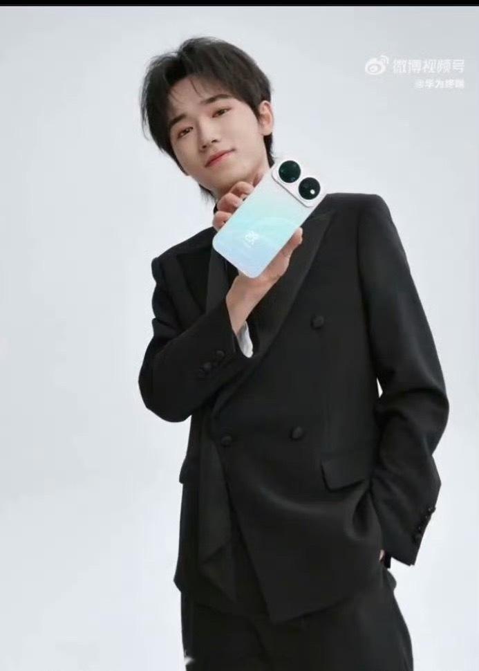 宋亚轩HUAWEI nova代言人好可爱好帅气好适合，亚轩和蓝色简直是匹配度💯
