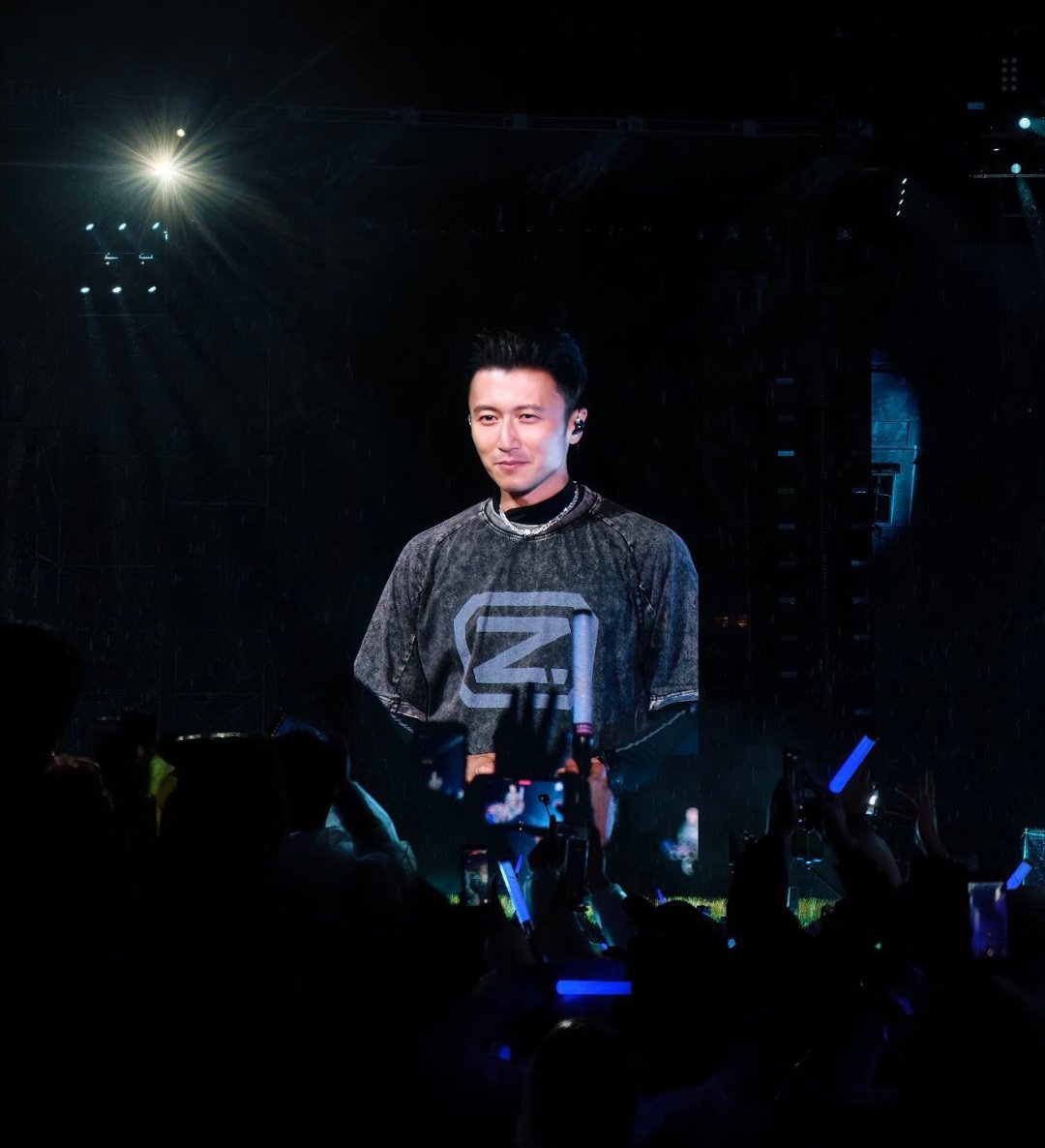 今天被绑架的是谢霆锋 他终于被少爷系列盯上了！谢霆锋懵懵的样子好可爱，全程乖巧配