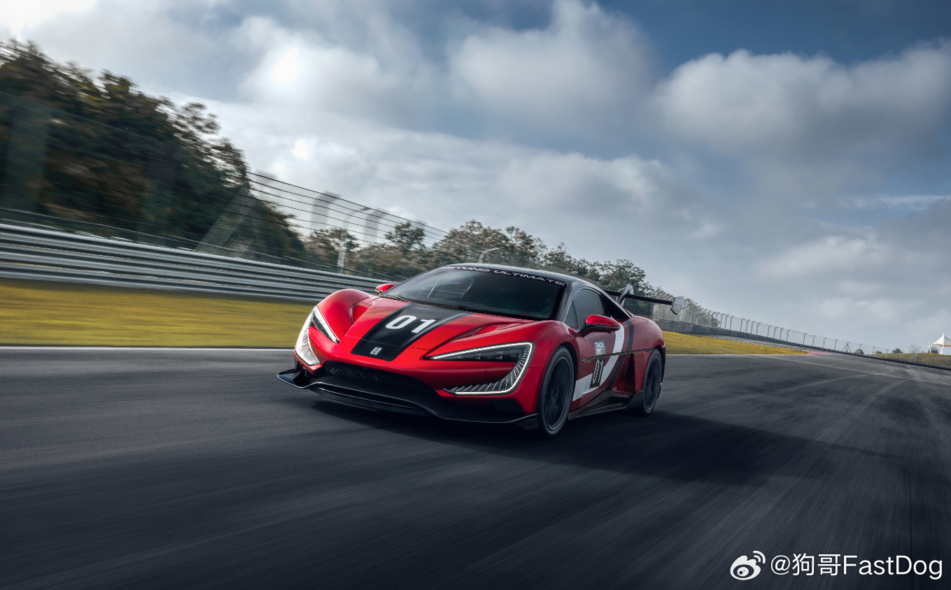 极速496.22km/h，马力超3000Ps，看数字还以为我开的是飞机呢，在量产