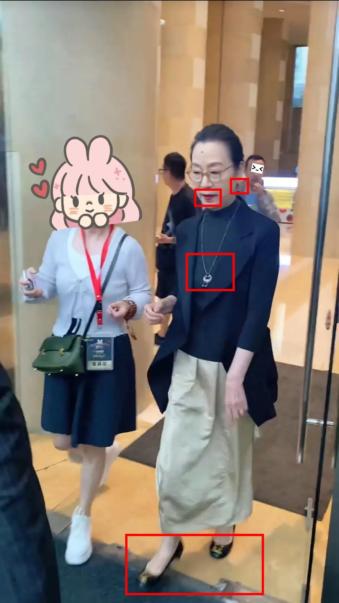 闺蜜在线下偶遇过奚美娟。

她跟我说大家都被骗了，奚美娟本人根本不像我们在电视屏