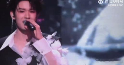 张极转音转强混转头声 听张极唱英文情歌，仿佛置身梦幻音乐国度，转音是灵动音符跳跃