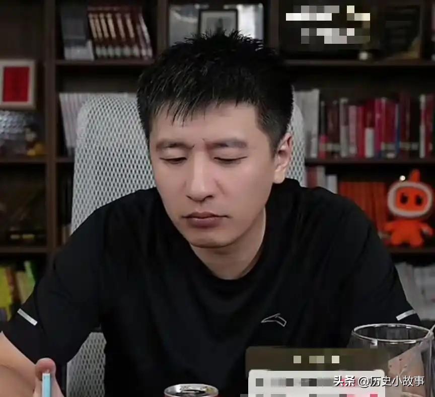 直播时张雪峰自述： 我结婚那天，高中同学一桌全空，不是人缘差，是现实太扎心。主持