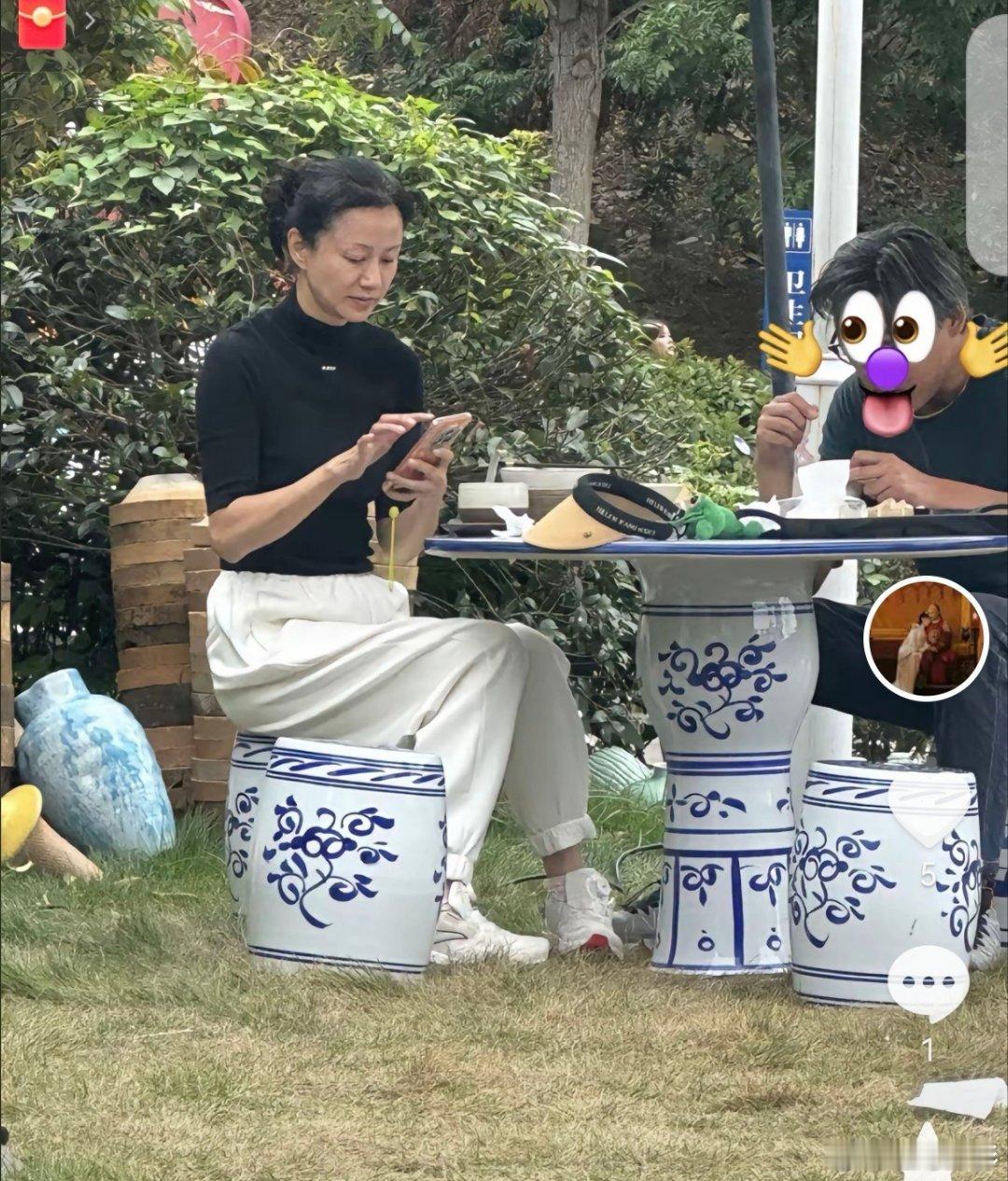 #46岁倪虹洁素颜状态##倪虹洁素颜# 网友偶遇46岁的倪虹洁，她素颜亮相，在认