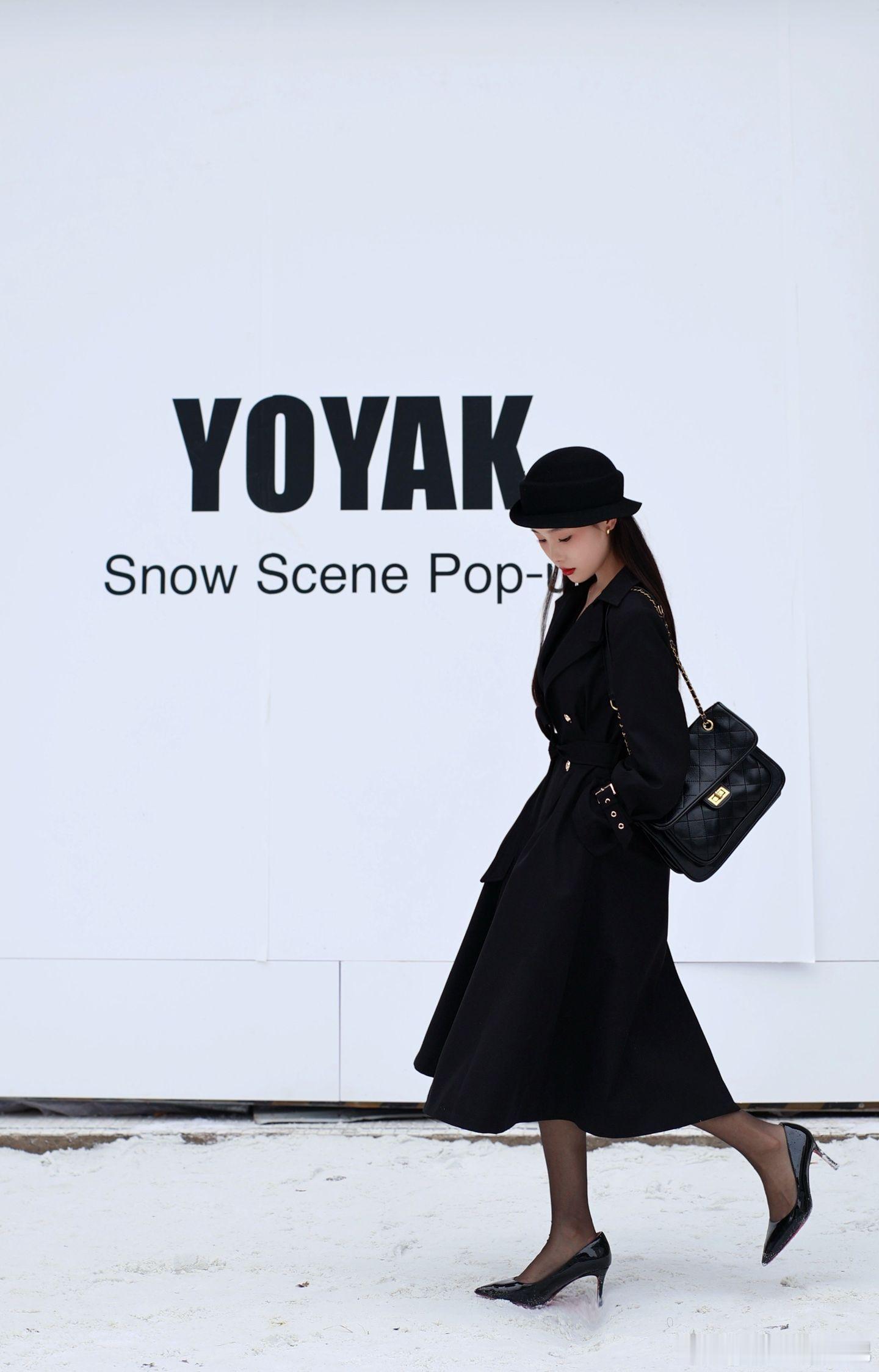 今天穿什么 黑色风衣，雪中美景美女绘梦长廊颜控正义日记的圈子