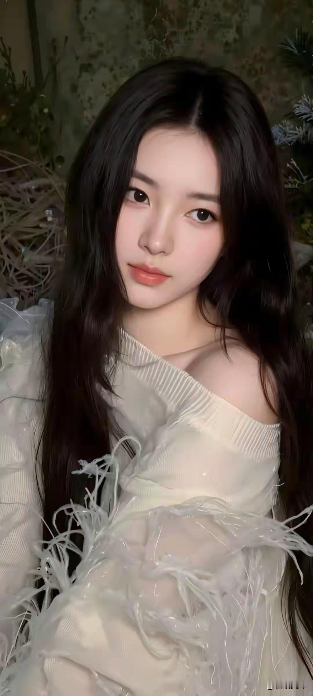 话少的人，往往是两个极端，
要么真的简单，要么深不可测。