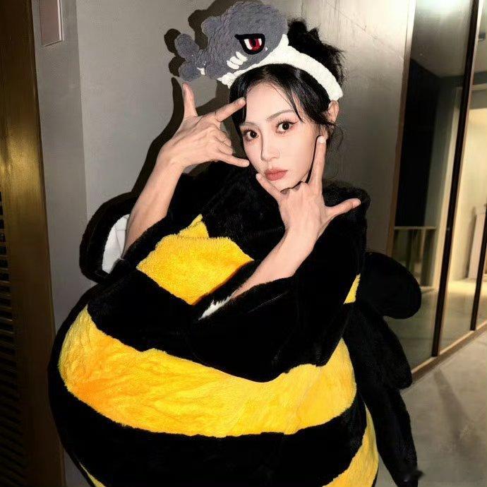 二十岁就被催婚是种什么体验周五晚高疯 谢可寅二十岁就被催婚，用“发疯阴阳”守住边