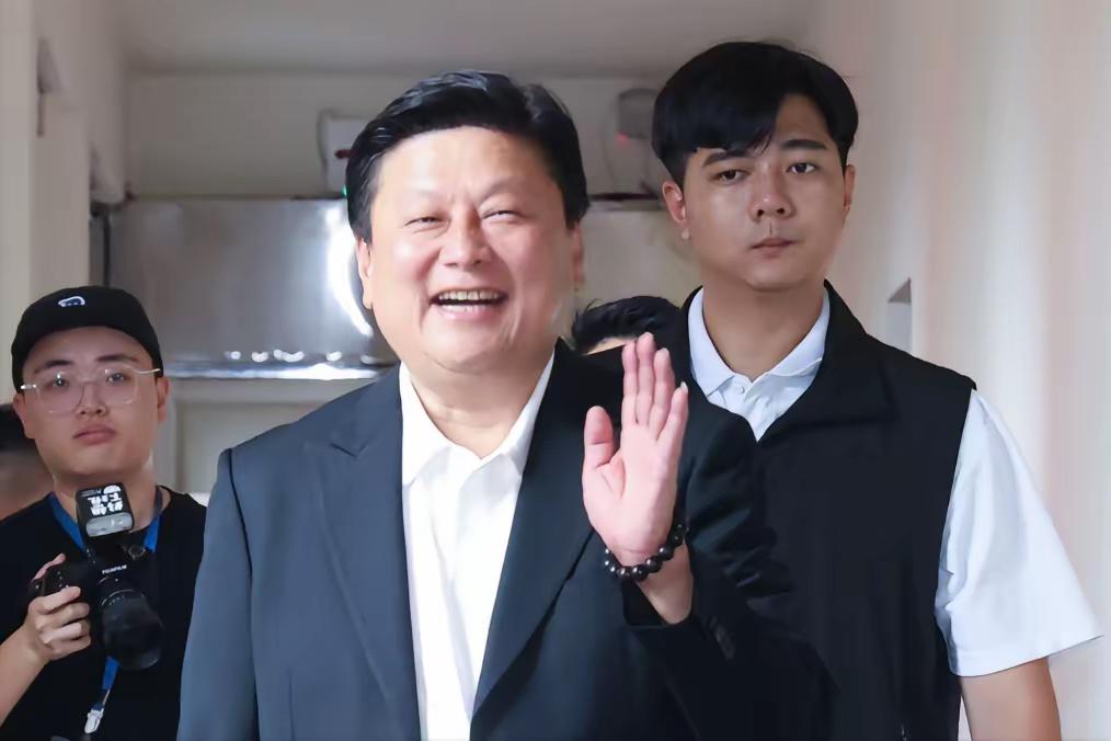 今天，国民党主席改选领表登记将截至，昨天晚上岛内传来消息，备受关注的国民党团总召