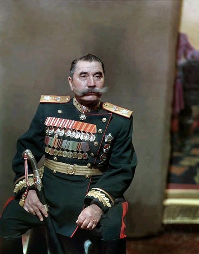 1939年深夜，苏联内务部的黑色轿车包围了布琼尼元帅的住宅，这位红军骑兵司令二话