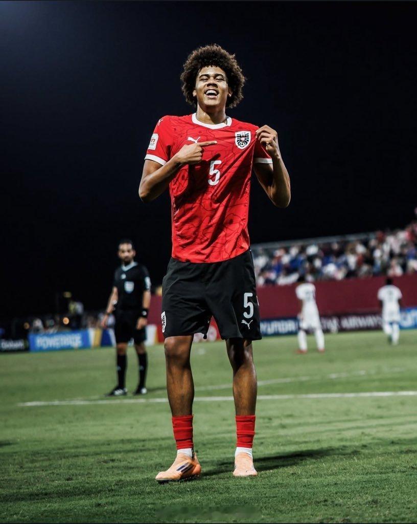 【小巨人】利物浦从奥地利维也纳签下的17岁中卫，恩杜克韦，预计将在2026年夏窗