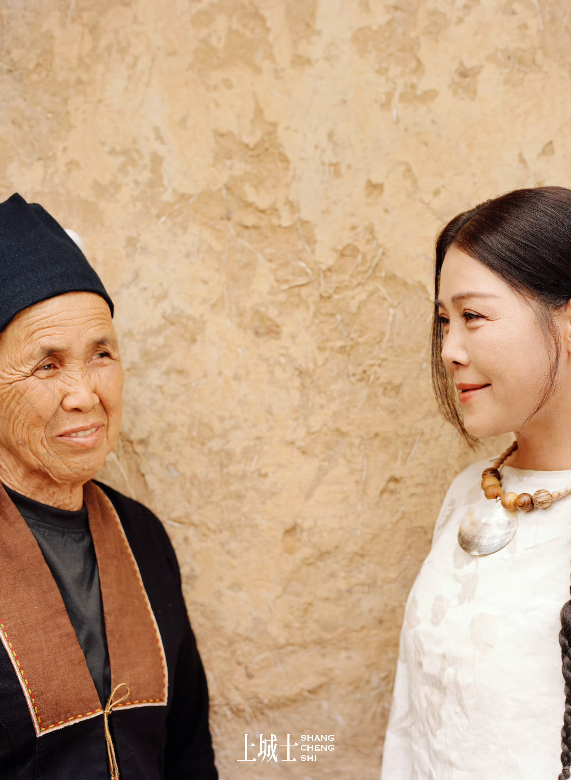 田震上城士封面田震听黎寨的东方声音上城士途中风物山海深处的声音。摄影：Luo Y