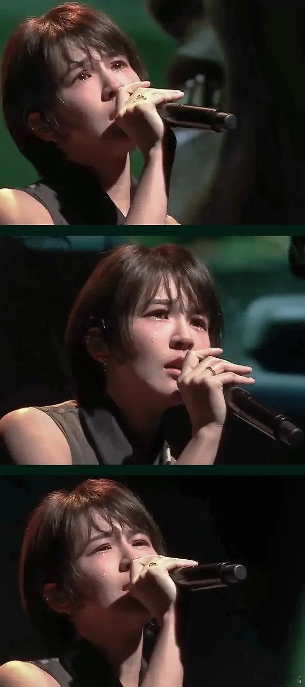 曾沛慈的兵带着主题曲来了等了好久终于等到曾沛慈在舞台上唱起熟悉的歌，回忆瞬间涌上