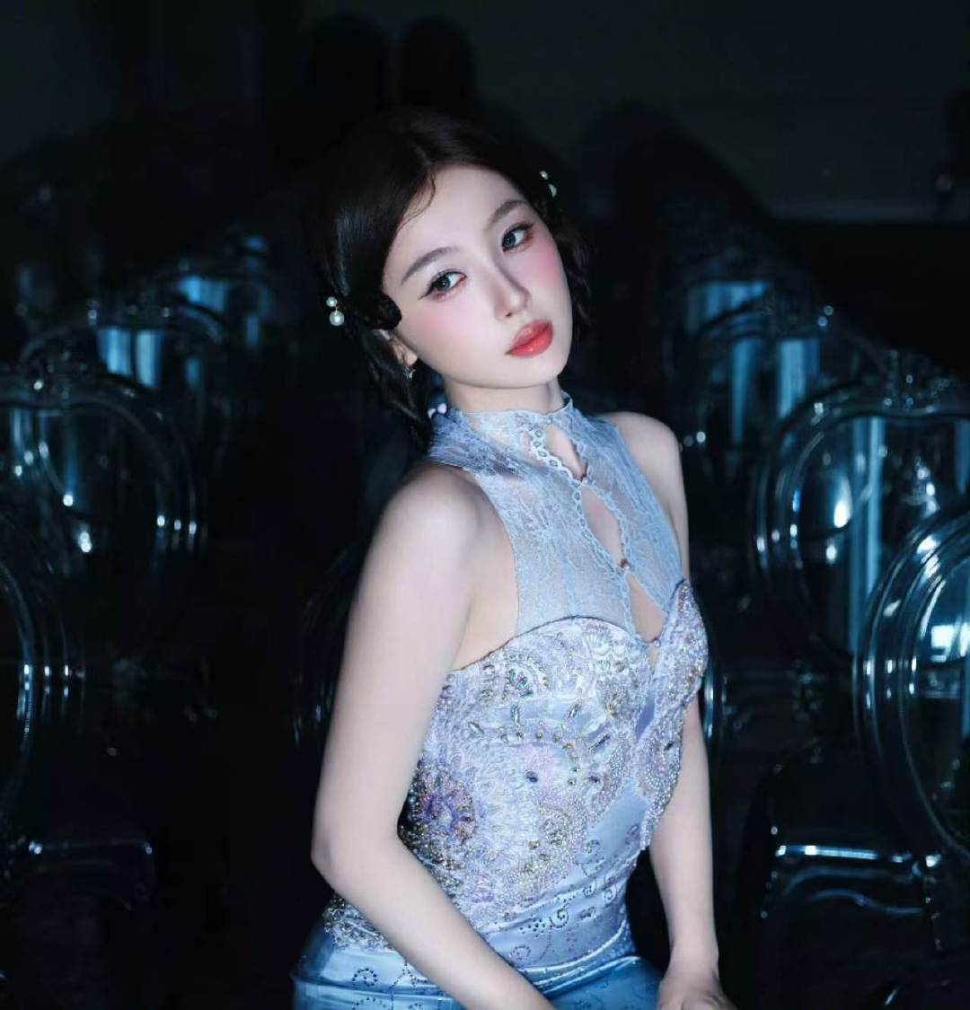 虞书欣把银河穿身上了虞书欣星光紫裙 欣欣这套好美啊啊啊 虞书欣