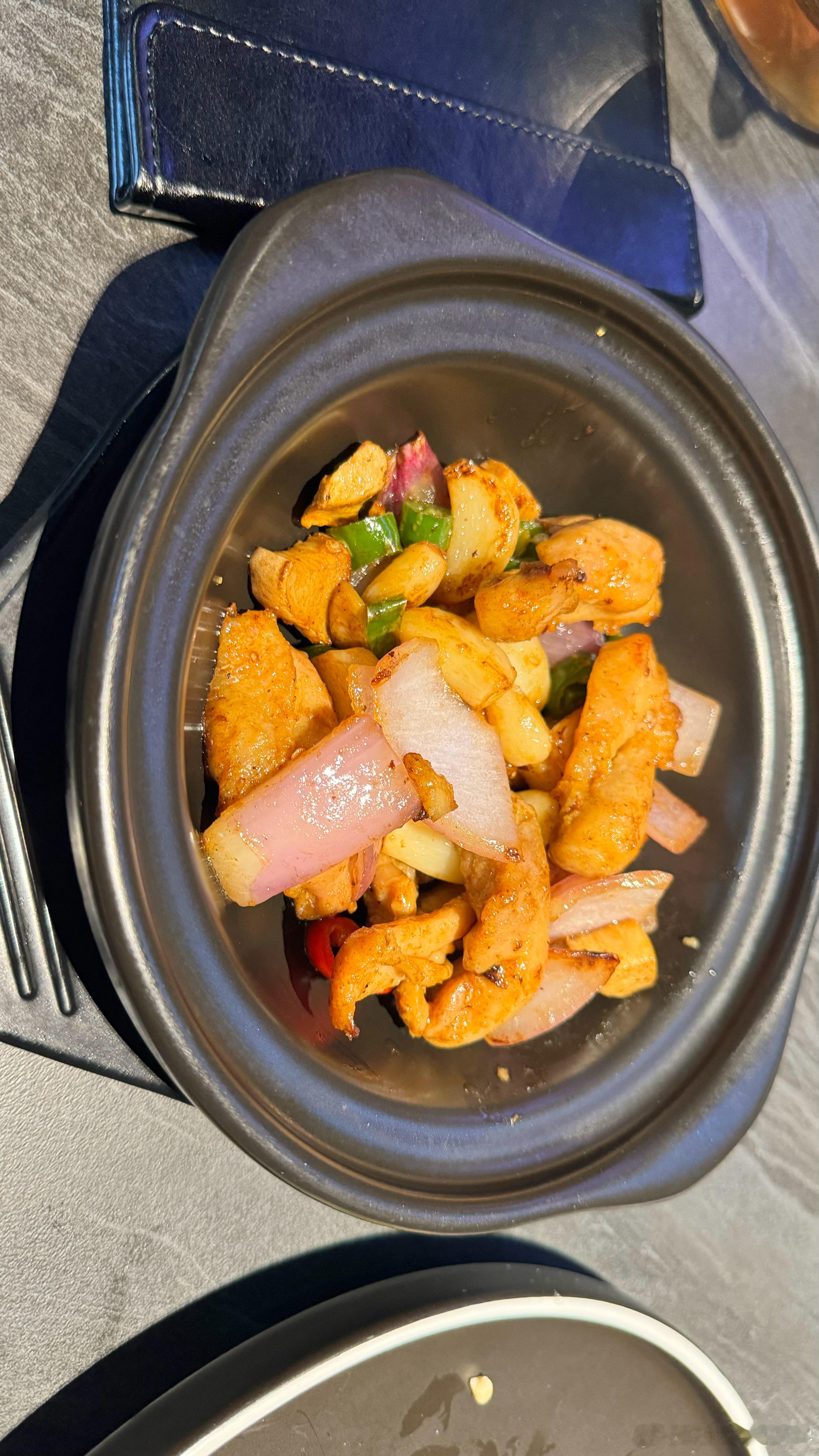 避雷避雷❌❌❌今天中午约三五朋友本来准备去吃蓉亭食贝，发现该门店变成了白味汤馆，