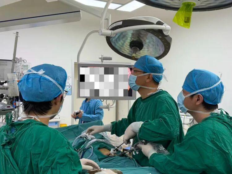 温州同一天，两位母亲相邻手术室捐肾救子，一句话看哭全网

在温州医科大学附属第一