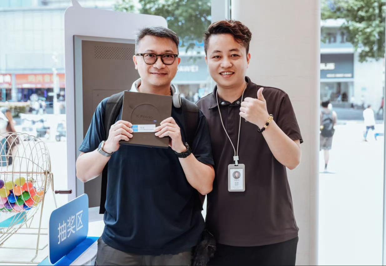 港客北上抢购国产折叠屏 来了哈，今天vivo X Fold6首销，不仅大陆这边受